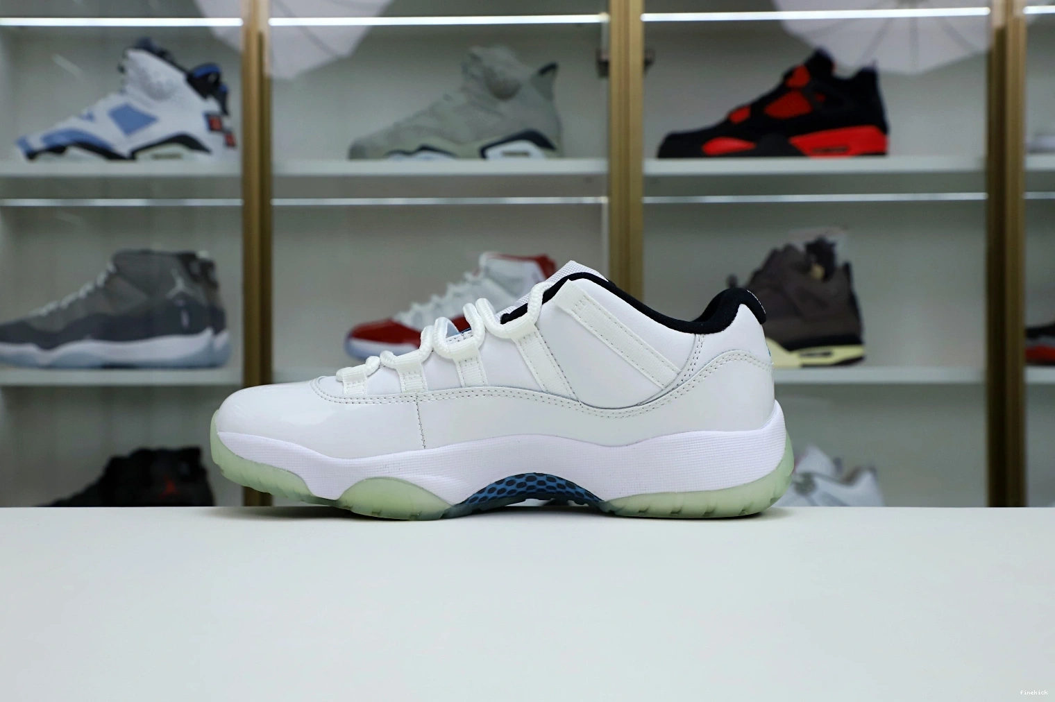 LOW BLUE RETRO JORDAN 11 LEGEND AIR 0216